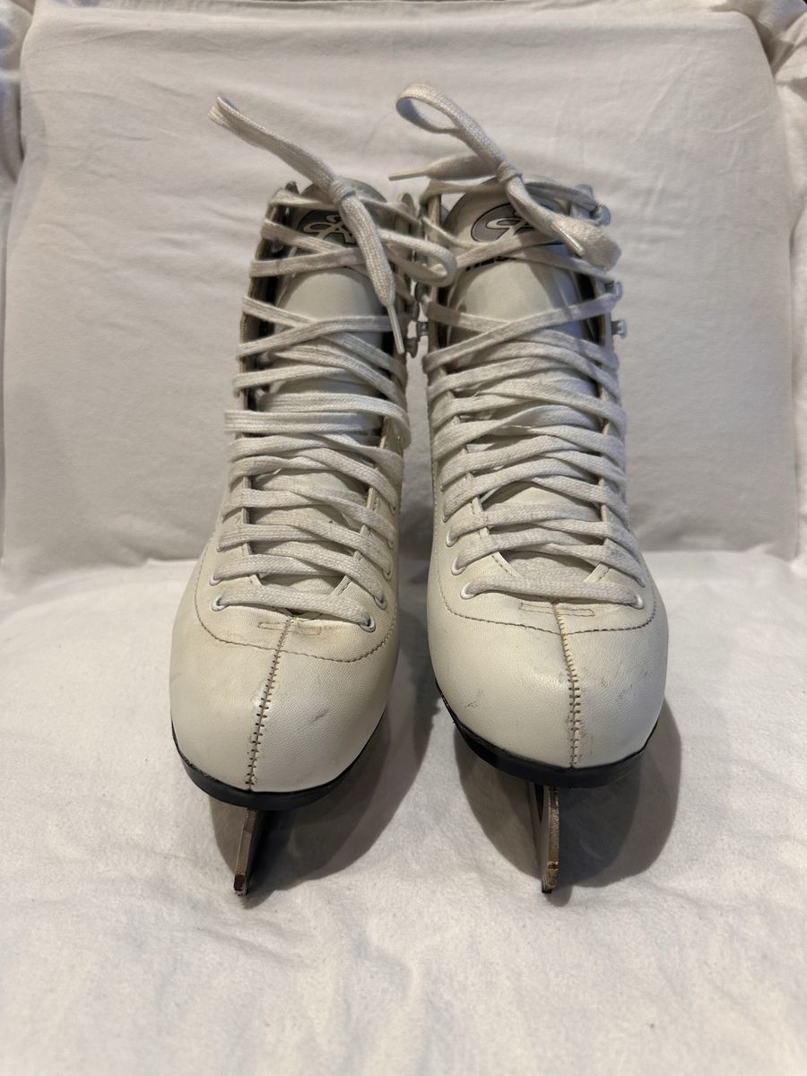 Hespeller senior women’s size 10 white figure skates