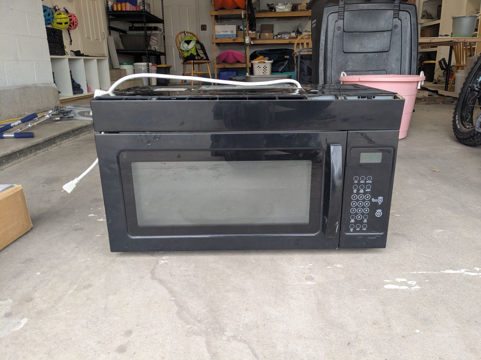 Microwave, under cabinet mount