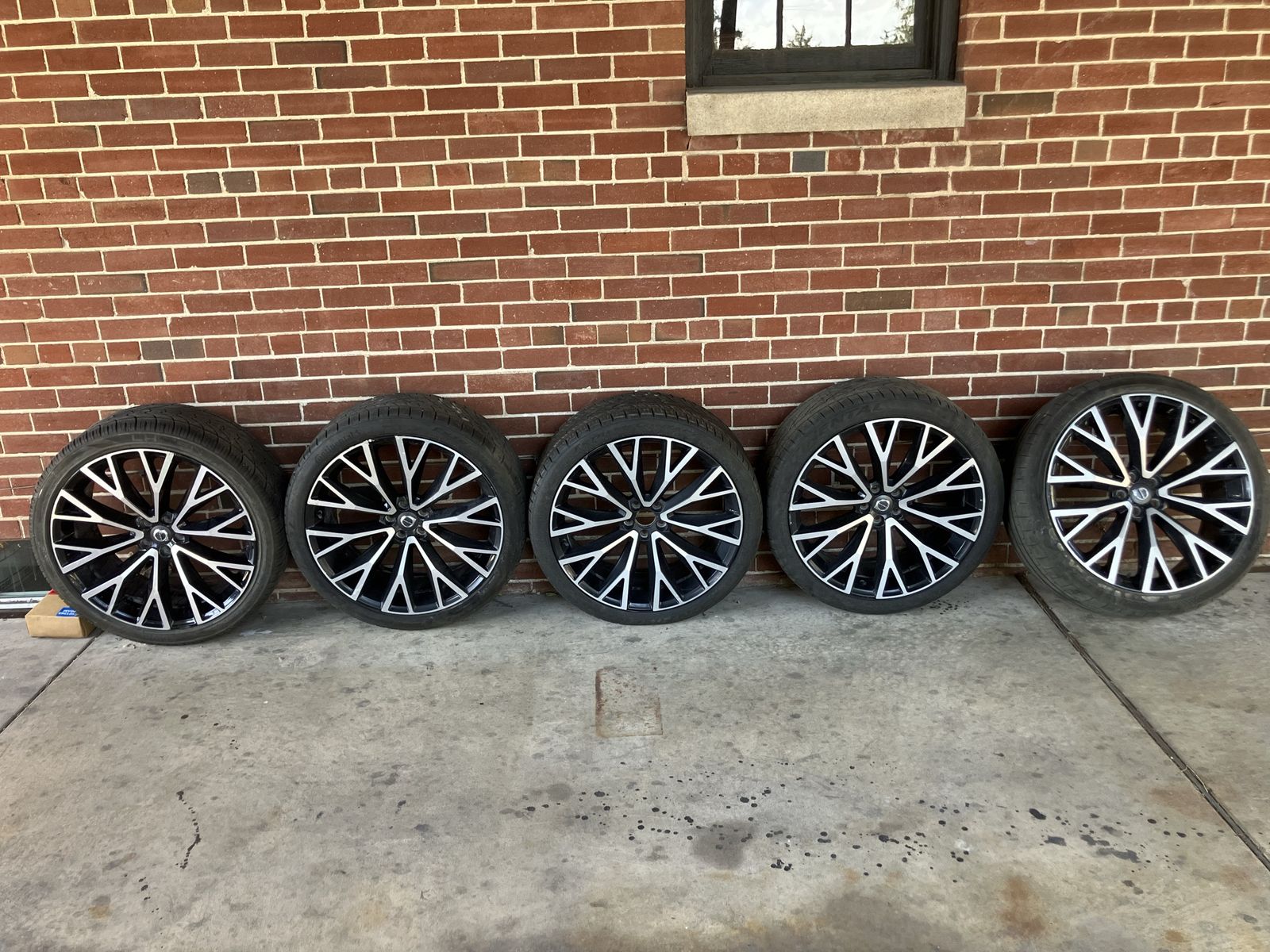 5 Volvo wheels and tires—265/35/22