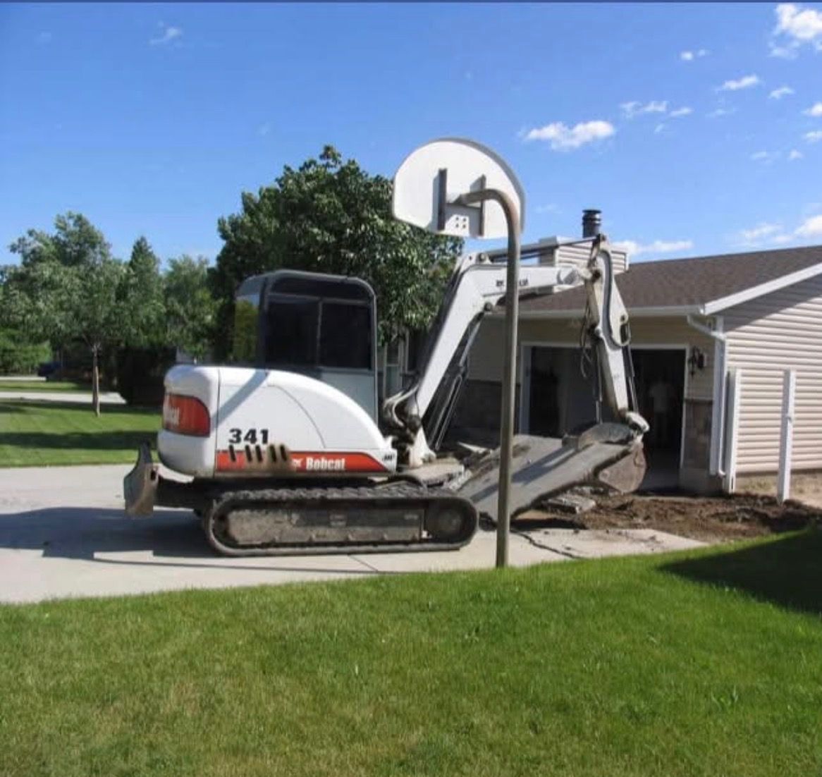 341 Bobcat Excavator with additional attachments