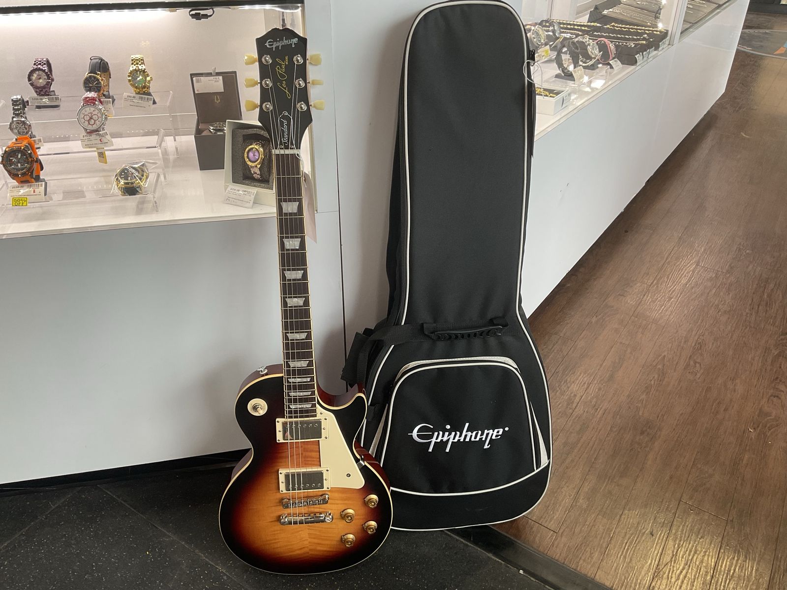 Epiphone Electric Guitar - Model Les Paul Standard w/ Soft Case E75013229
