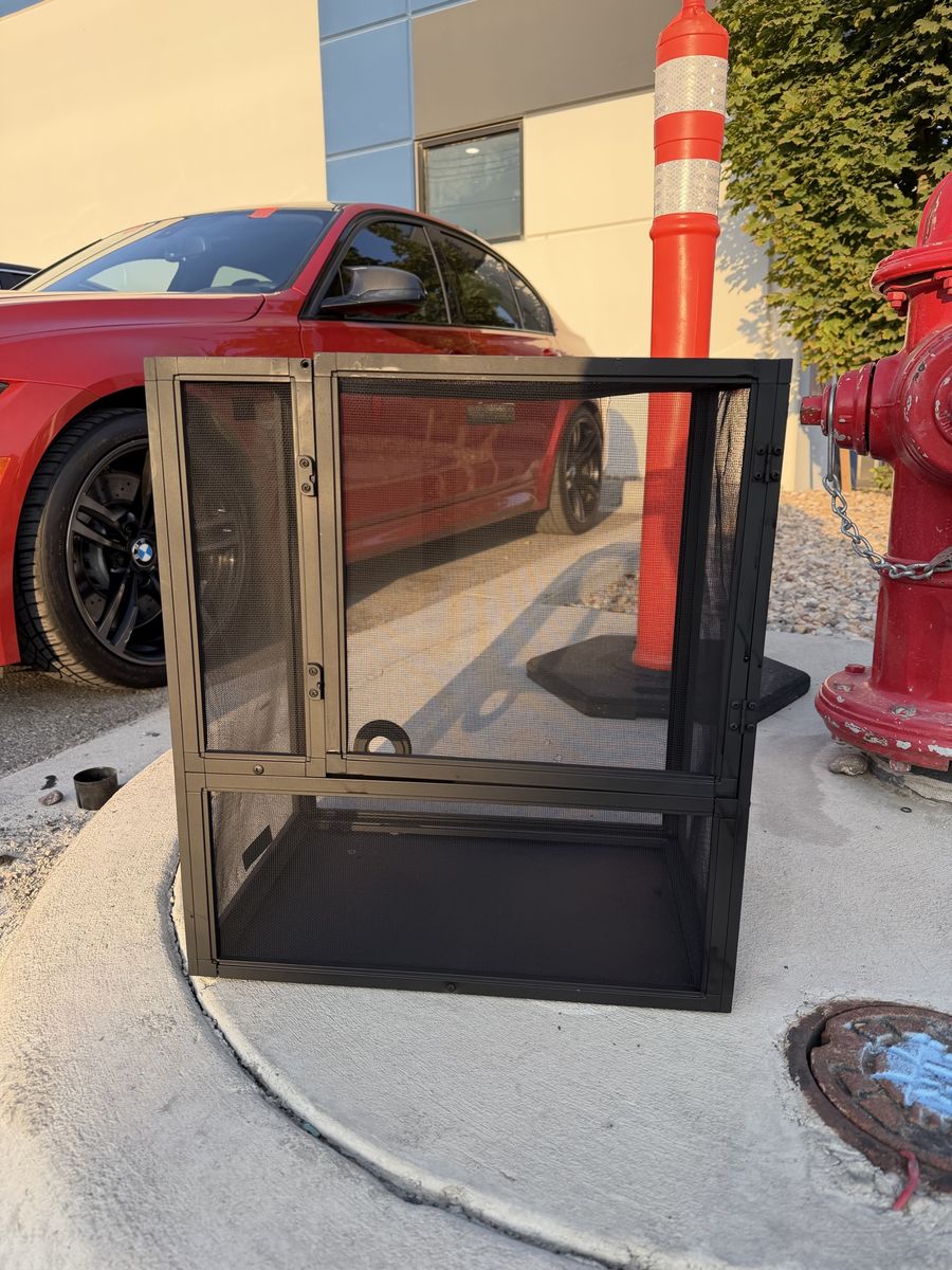 Black Screen Mesh Reptile Habitat Terrarium Enclosure and lamps 