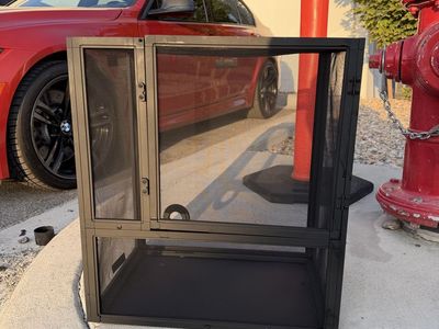 Black Screen Mesh Reptile Habitat Terrarium Enclosure and lamps