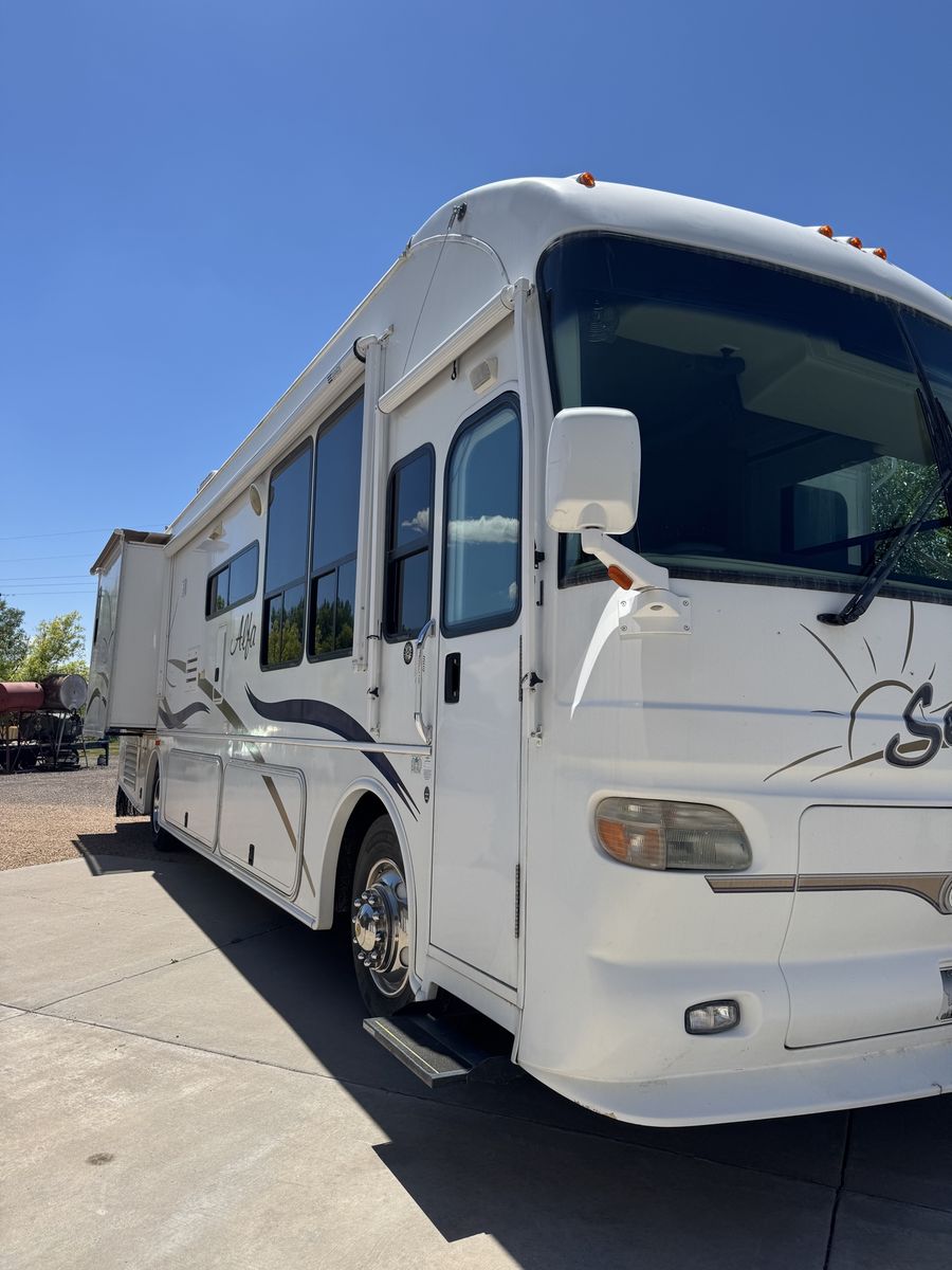 2005 Alpha See Ya motor home