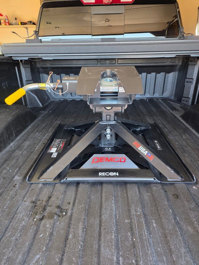 Demco Recon 5th Wheel Hitch - Black, USA Made. 21k rated