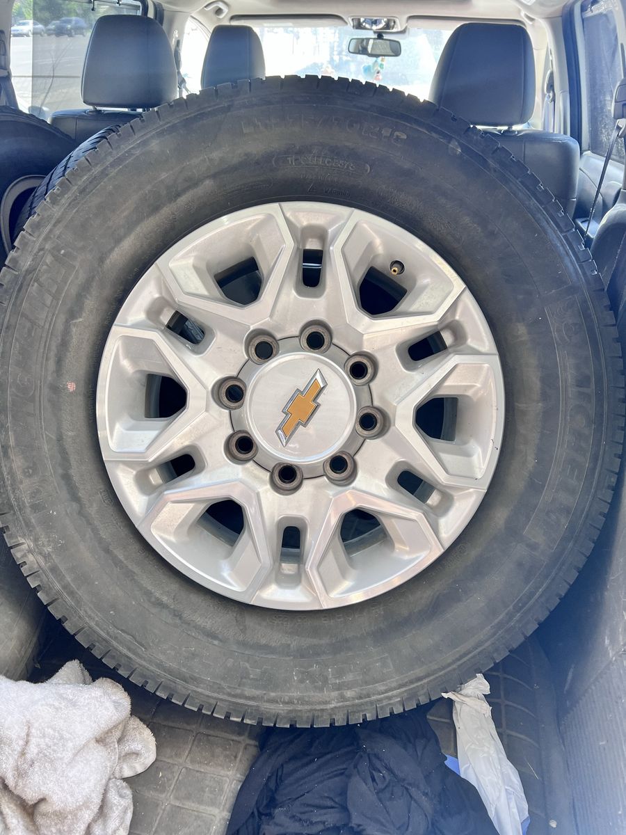 2022 Chevy Silverado 2500/3500 Wheels and Tires 8x180