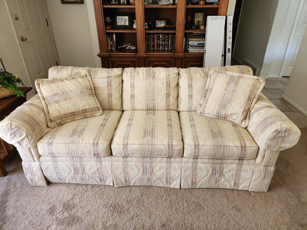 Couch in good condition Smoke free