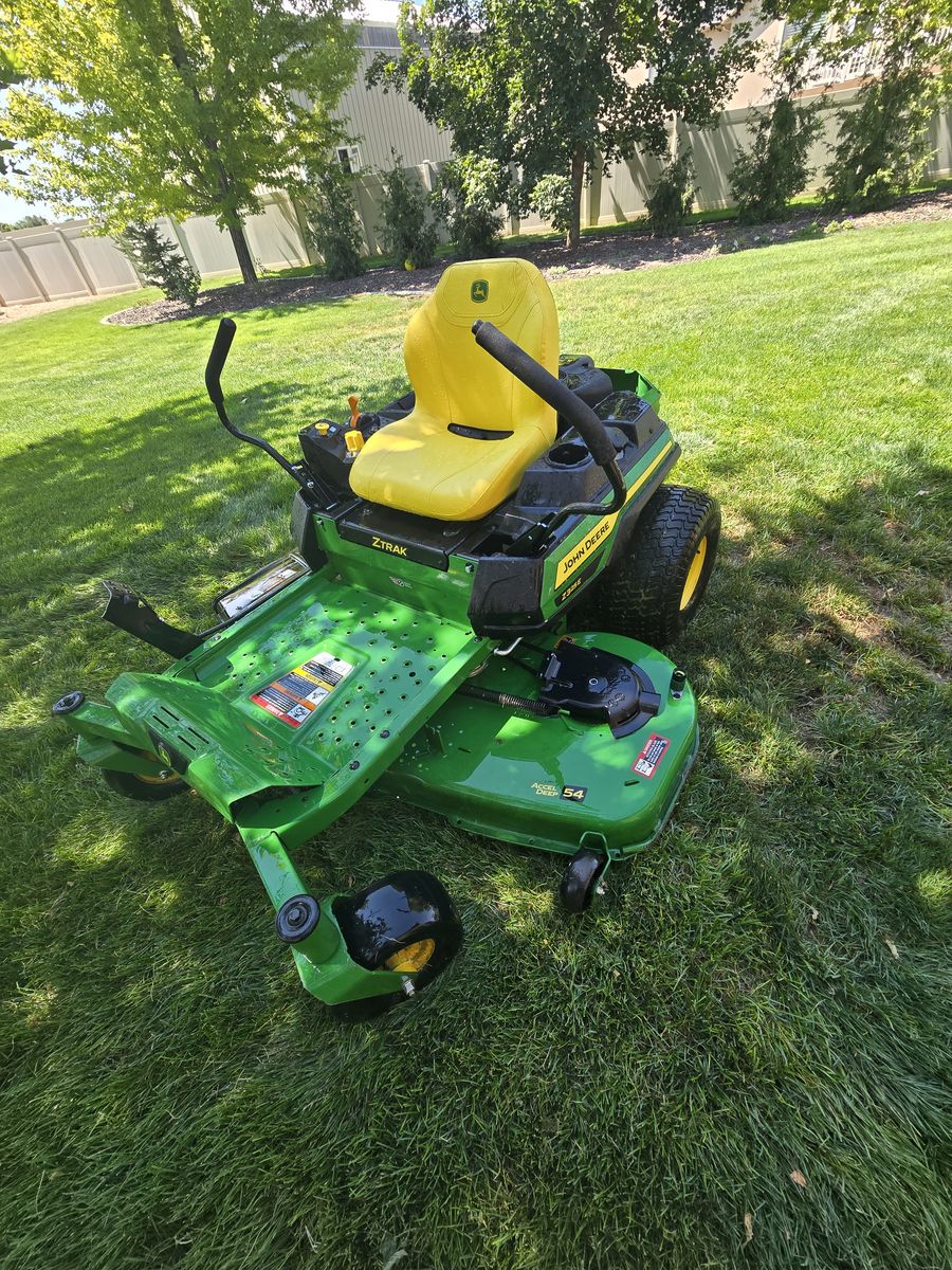 John Deere Z325 E Zero Turn Mower