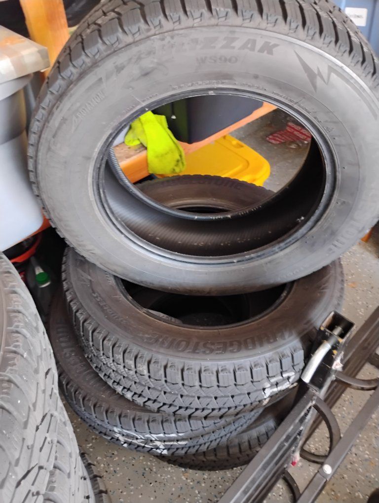 Bridgestone Blizzaks WS 90 225/65/17