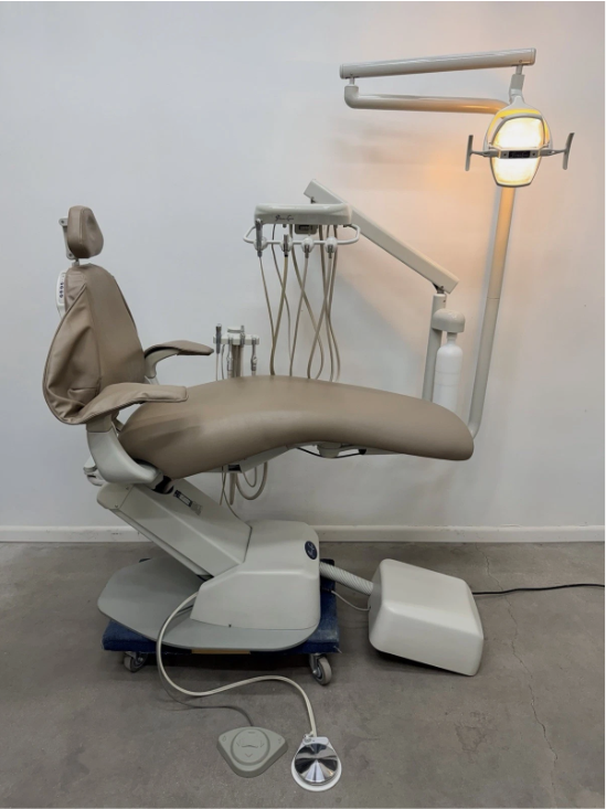 Pelton & Crane SP17 Dental Chair With Doctor/Assistant Deliveries & Light