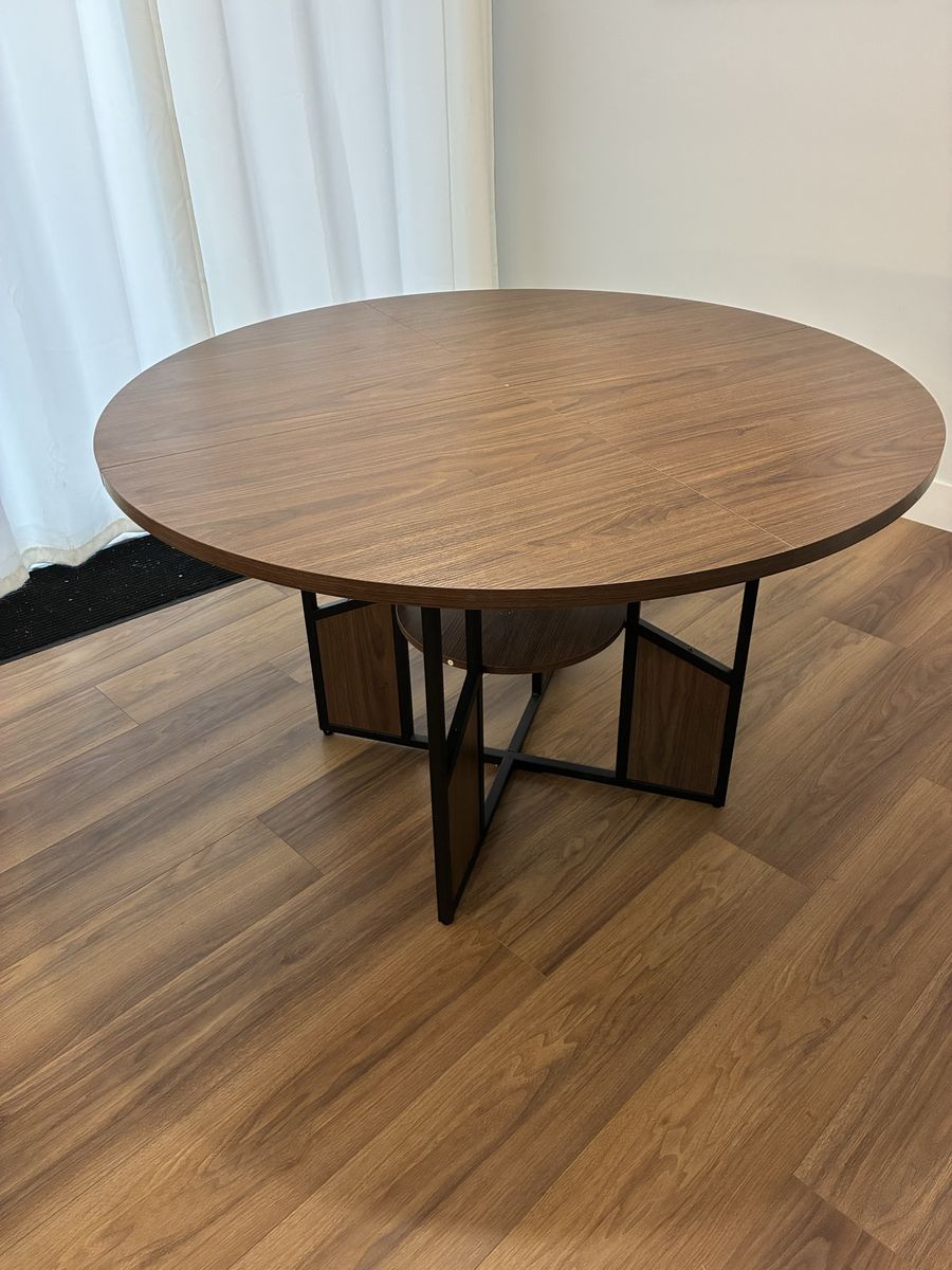 Dining room table 48” round