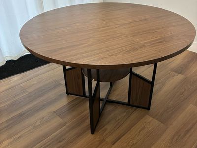 Dining room table 48” round