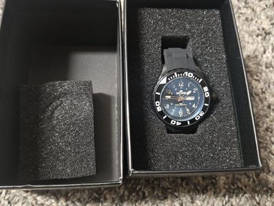 New Black Casual Dive Watch with Silicone Strap - Stylish & Durable