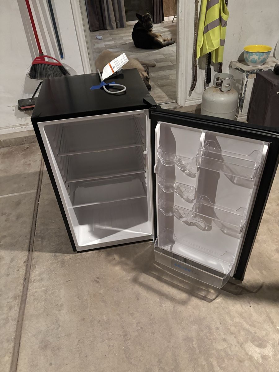 Mini fridge