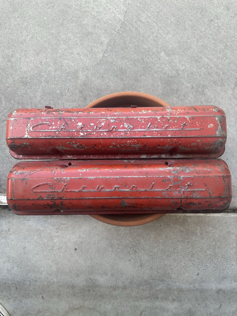 Chevrolet Script Valve Covers