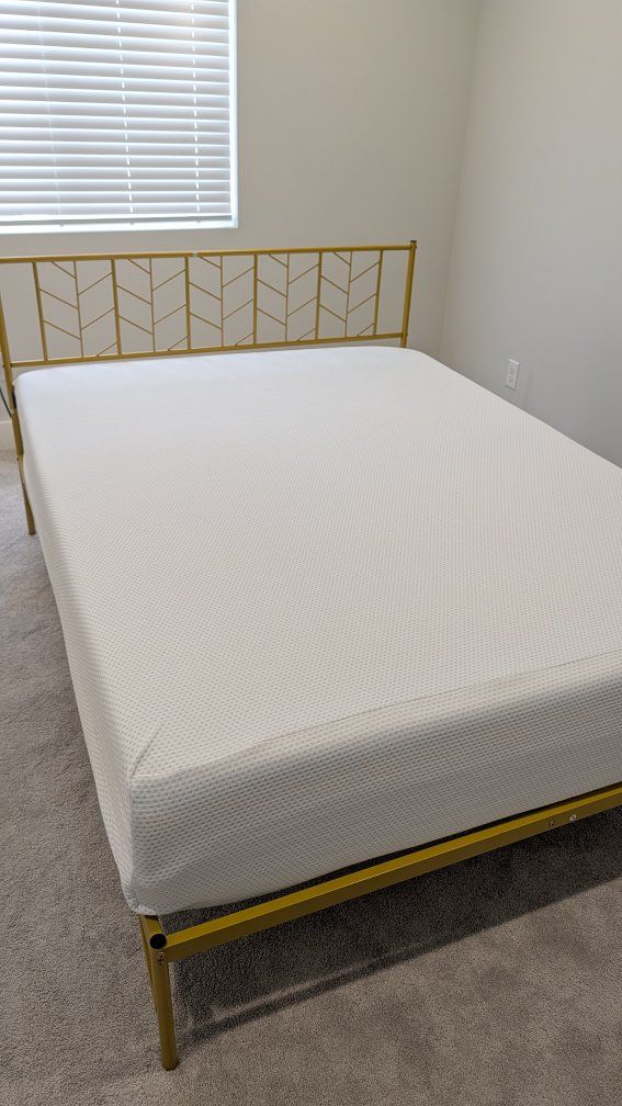 3 Zinus 12 Inch Memory Foam Mattresses - Queen
