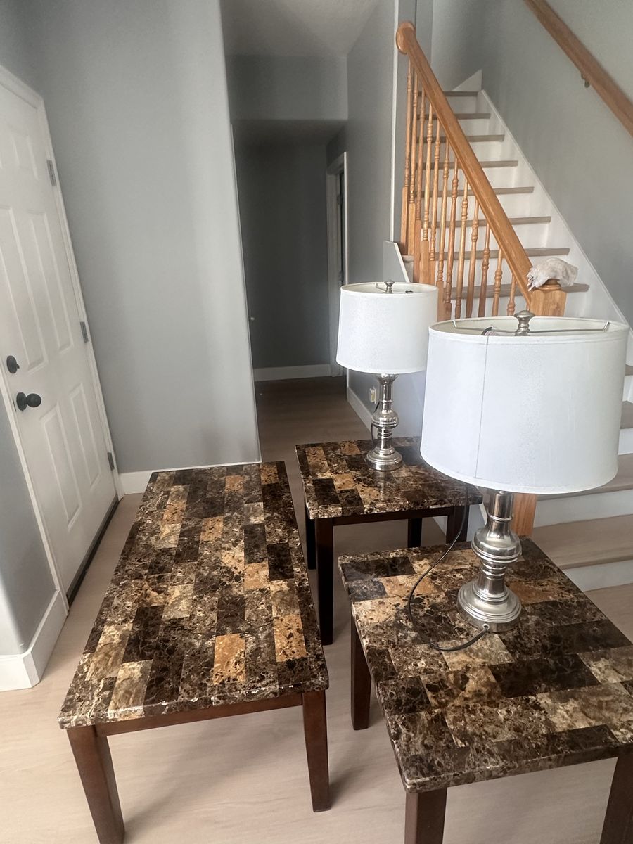 🪑 Living Room Table Set + Lamps – $150