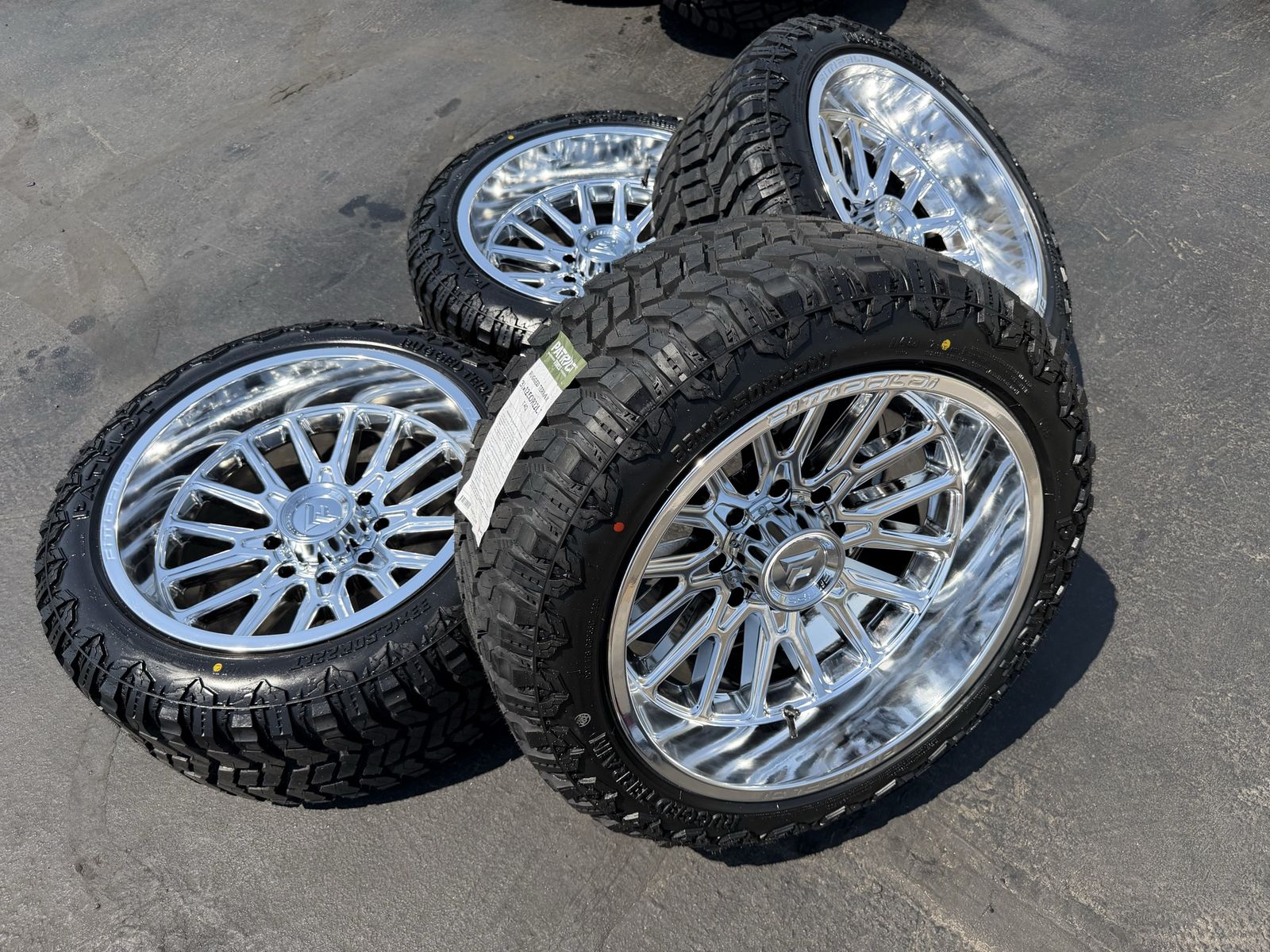 22” Fittipaldi 22x12 -44 8 Lug 8x180 33” Patriot R/T 33x12.50R22 Chevy GMC 2500 3500