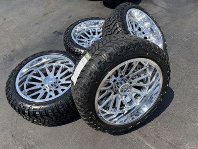 22” Fittipaldi 22x12 -44 8 Lug 8x180 33” Patriot R/T 33x12.50R22 Chevy GMC 2500 3500