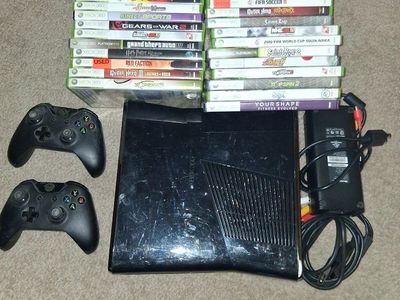 Xbox 360 Console Bundle with 2 Controllers, Power Supply & 25 Games - Mafia II, Grand Theft Auto IV...