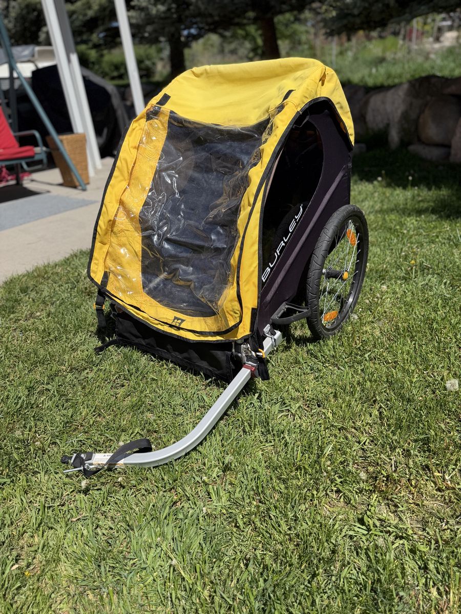 Burley Bee - bike trailer for kids