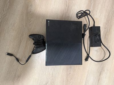 Xbox One with wired remote