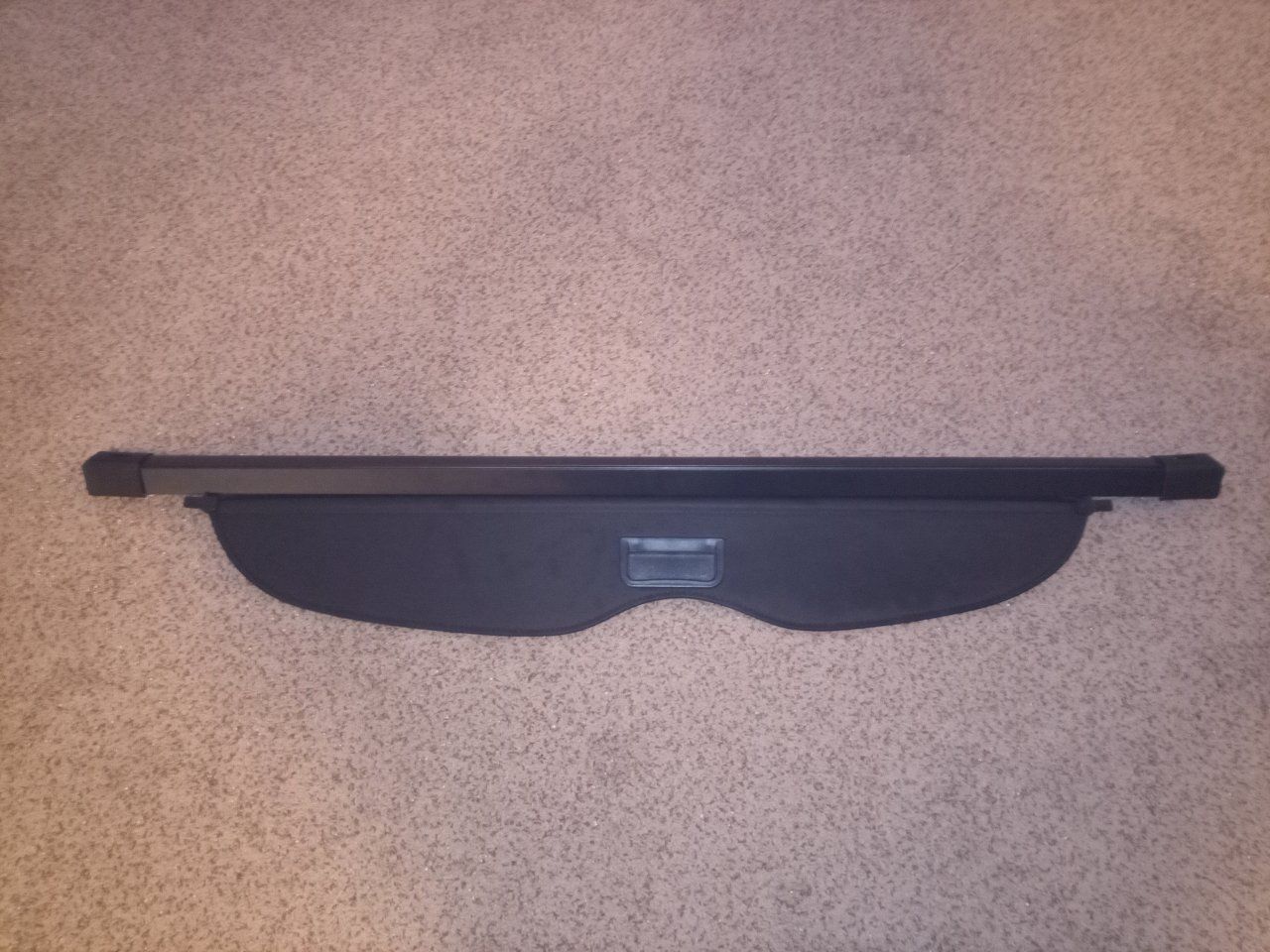 Jeep Grand Cherokee cargo/tonneau cover.