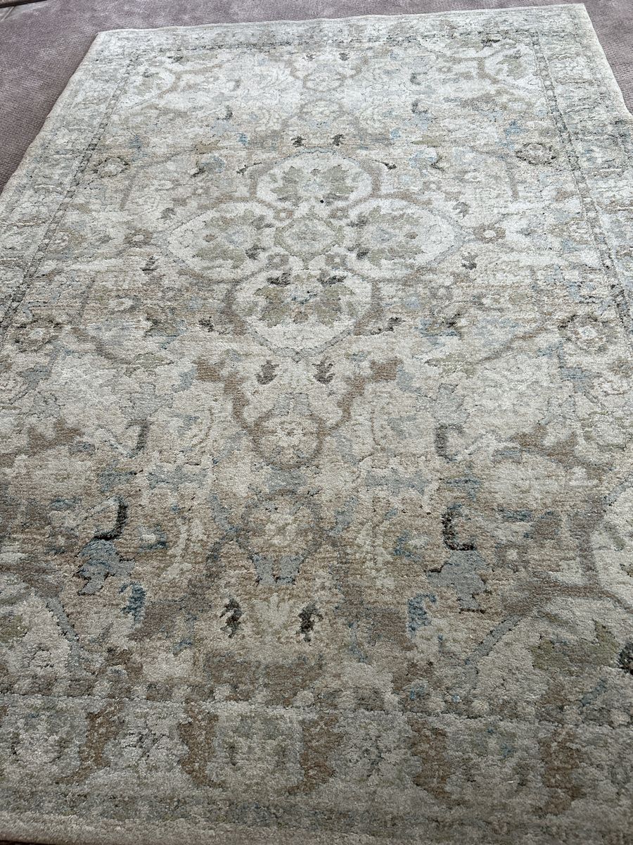 5’x8’ Area Rug - Neutral Medallion Pattern, Good Condition