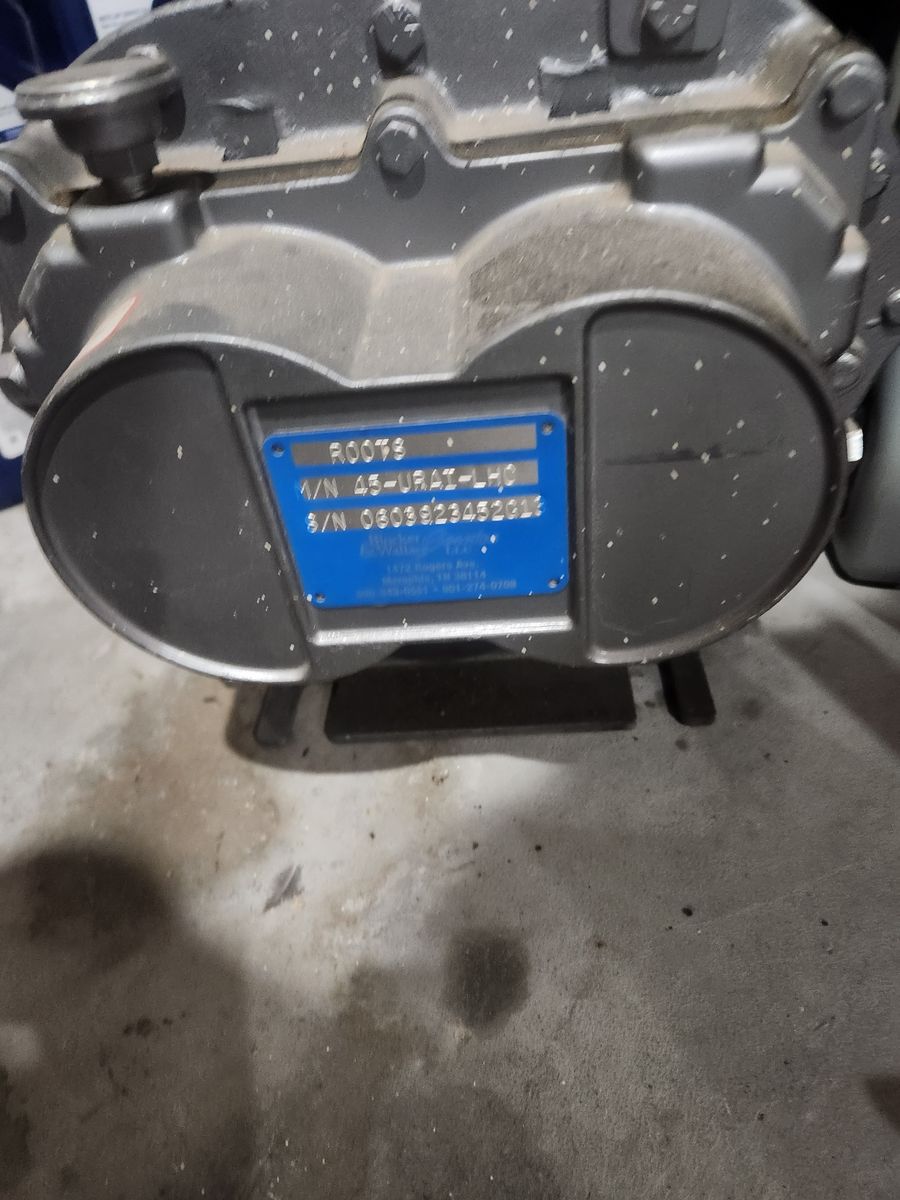 Industrial vacuum pump