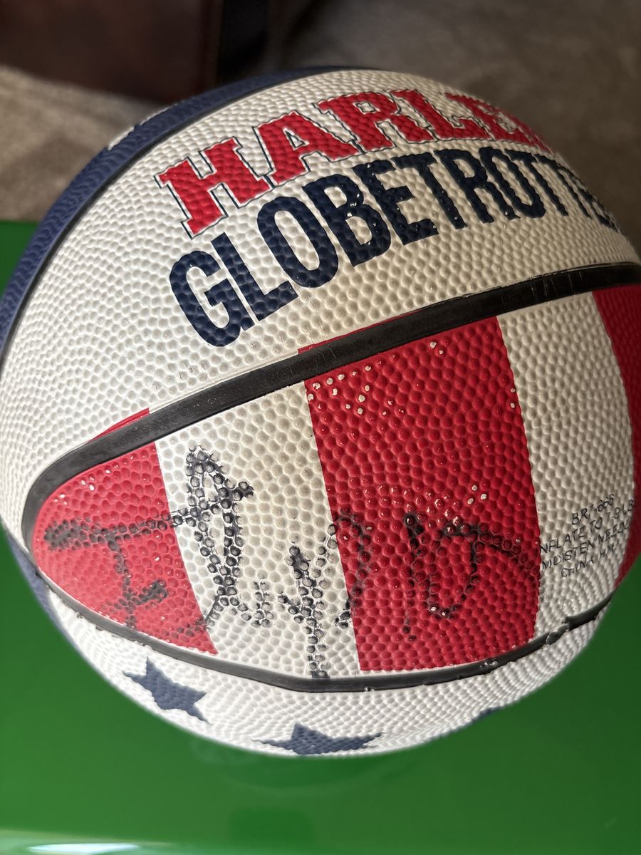 Harlem Globetrotters Autograph Signed Basketball