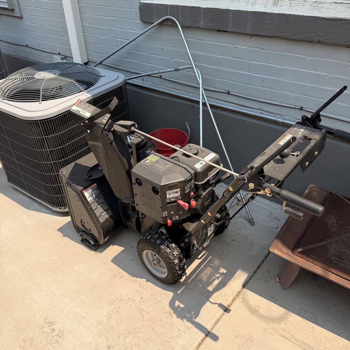 Snow Blower - Sno-Tek StormForce 9.50 LCT Xtreme 24" Clearing Width Gas