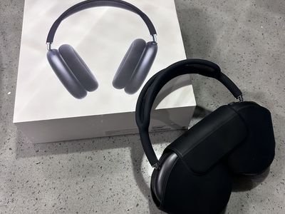 Midnight Black Airpod Max