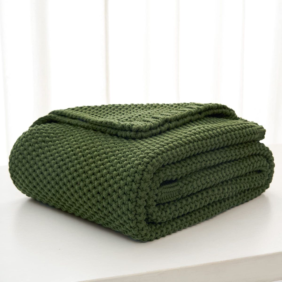 Knitted Throw Blanket, Soft and Warm, Forest Green, Perfect for Bed or Sofa Decor