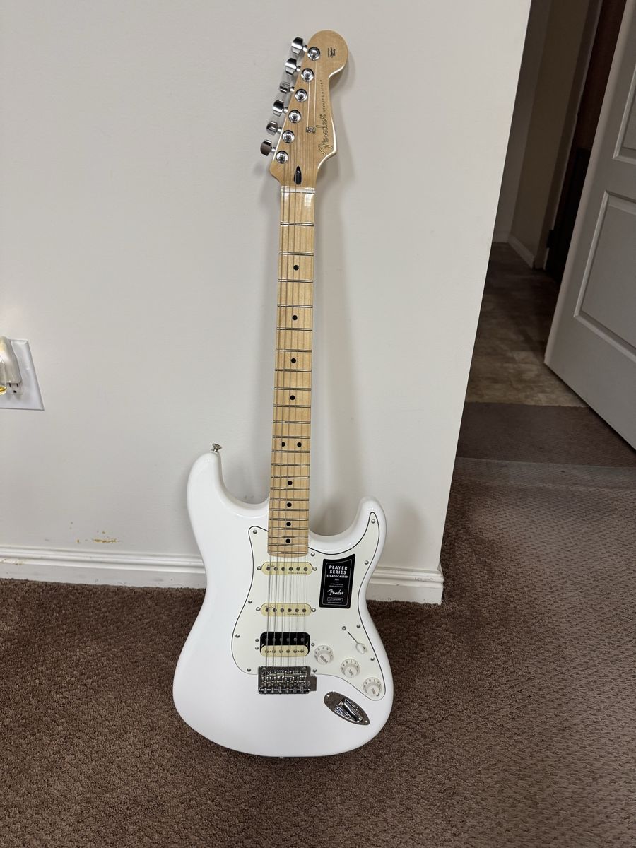 Fender Player Series Stratocaster Electric Guitar White Maple HSS