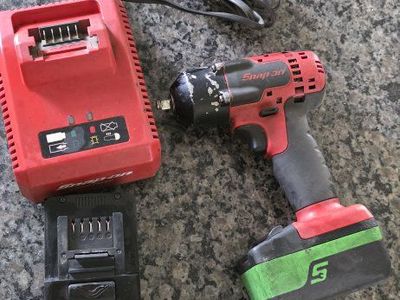 Snap-on 3/8 impact with Charger and 2 Batteries