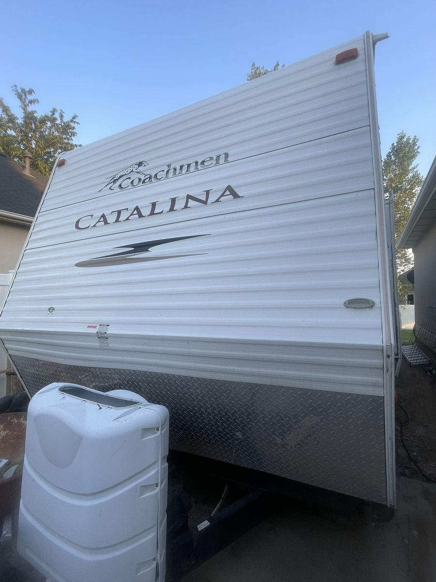 Coachmen Catalina Travel Trailer - Used Bumper Pull RV 2011 34ft sleeps 9   $8,000