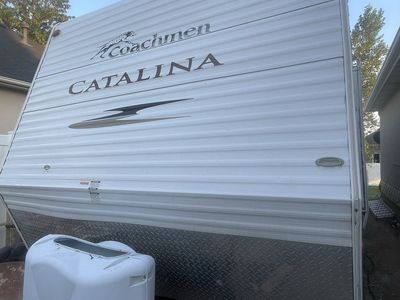 Coachmen Catalina Travel Trailer - Used Bumper Pull RV 2011 34ft sleeps 9 $8,000