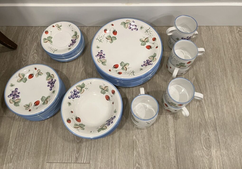 Vintage Home Beautiful Stoneware TEMPTING Y2302