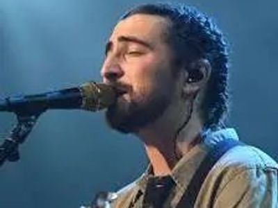 Noah Kahan: The Great Divide Tour - 2 Tickets + Parking, Floor E - **In front of the catwalk!**