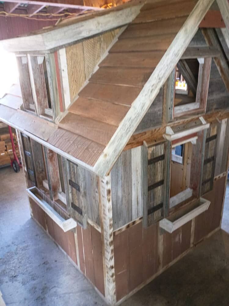 Valentine's Keepsake Rustic cabin playhouse (can setup,deliver)