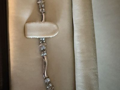 Elegant Sterling Silver Wave Link Tennis Bracelet with Clear Gemstones, 7.5 Inches