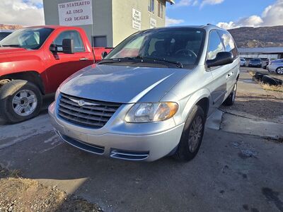 2005 CHRYSLER TOWN AND COUNTRY Signature Series
