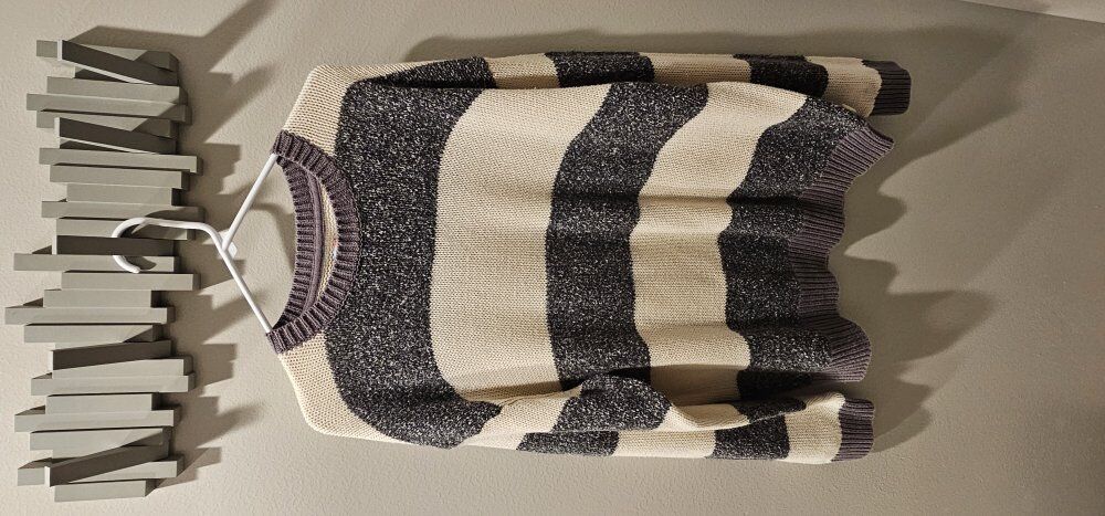 Urban Outfitters oversized sweater - size Large