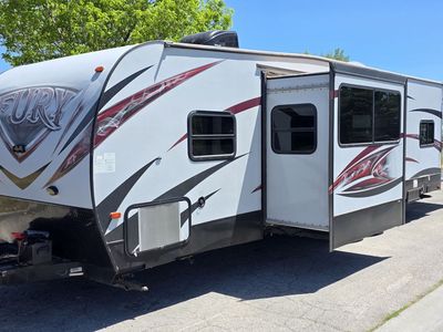 2017 Primetime Fury Toy Hauler – 34FT, Sleeps 6+, 10FT Garage