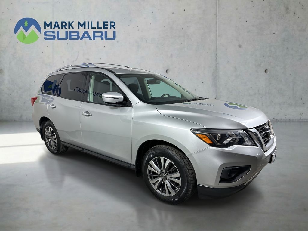 2017 Nissan Pathfinder SV