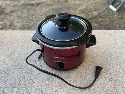Toastmaster TM-151SCRD 2 QT Slow Cooker - Red Preowned