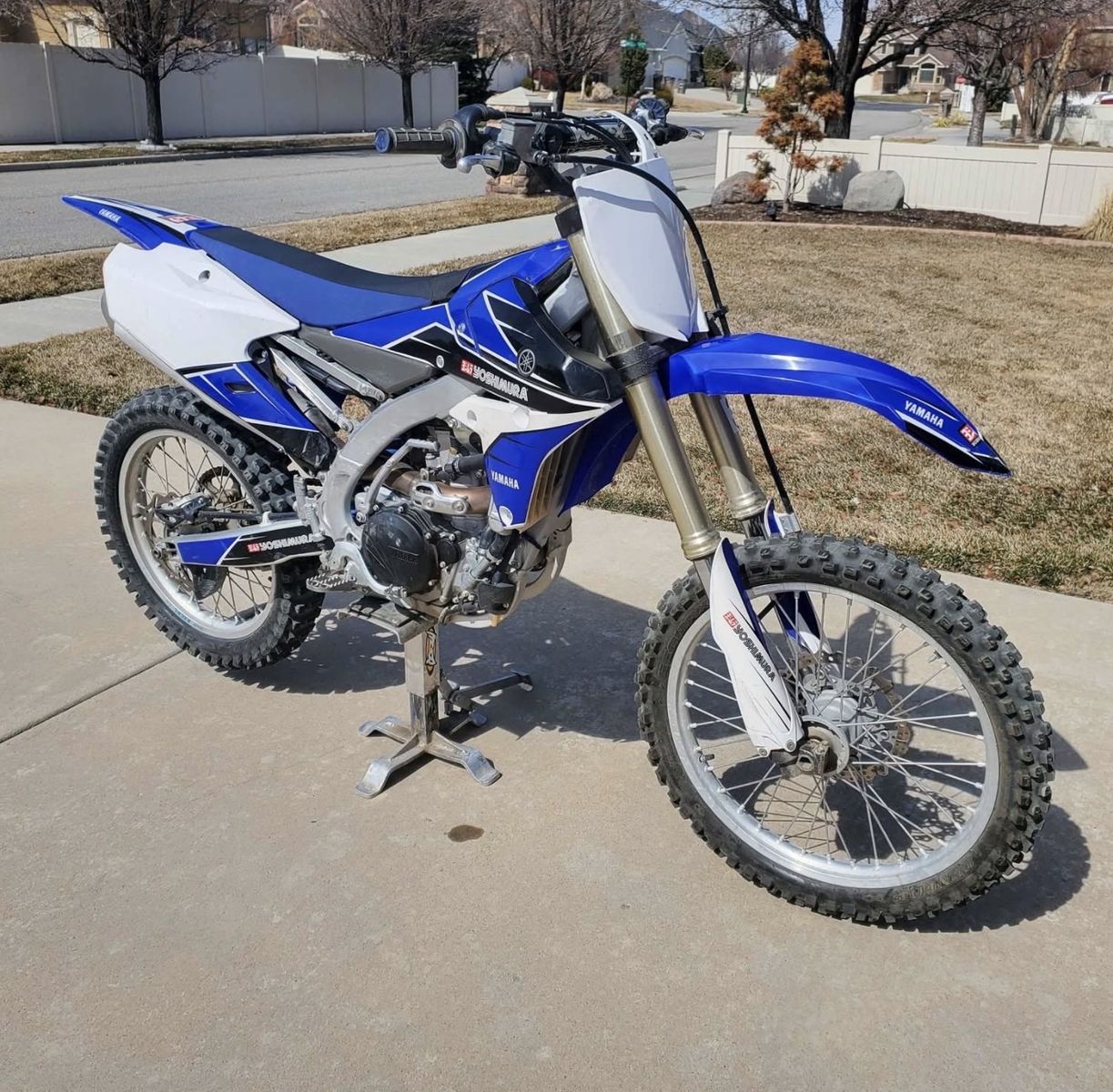 Yamaha YZ450F Dirt Bike 2014- Blue/White, Excellent Condition, Yoshimura Decals
