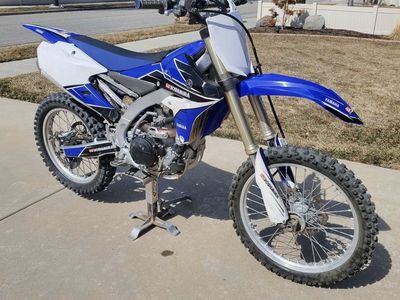 Yamaha YZ450F Dirt Bike 2014- Blue/White, Excellent Condition, Yoshimura Decals
