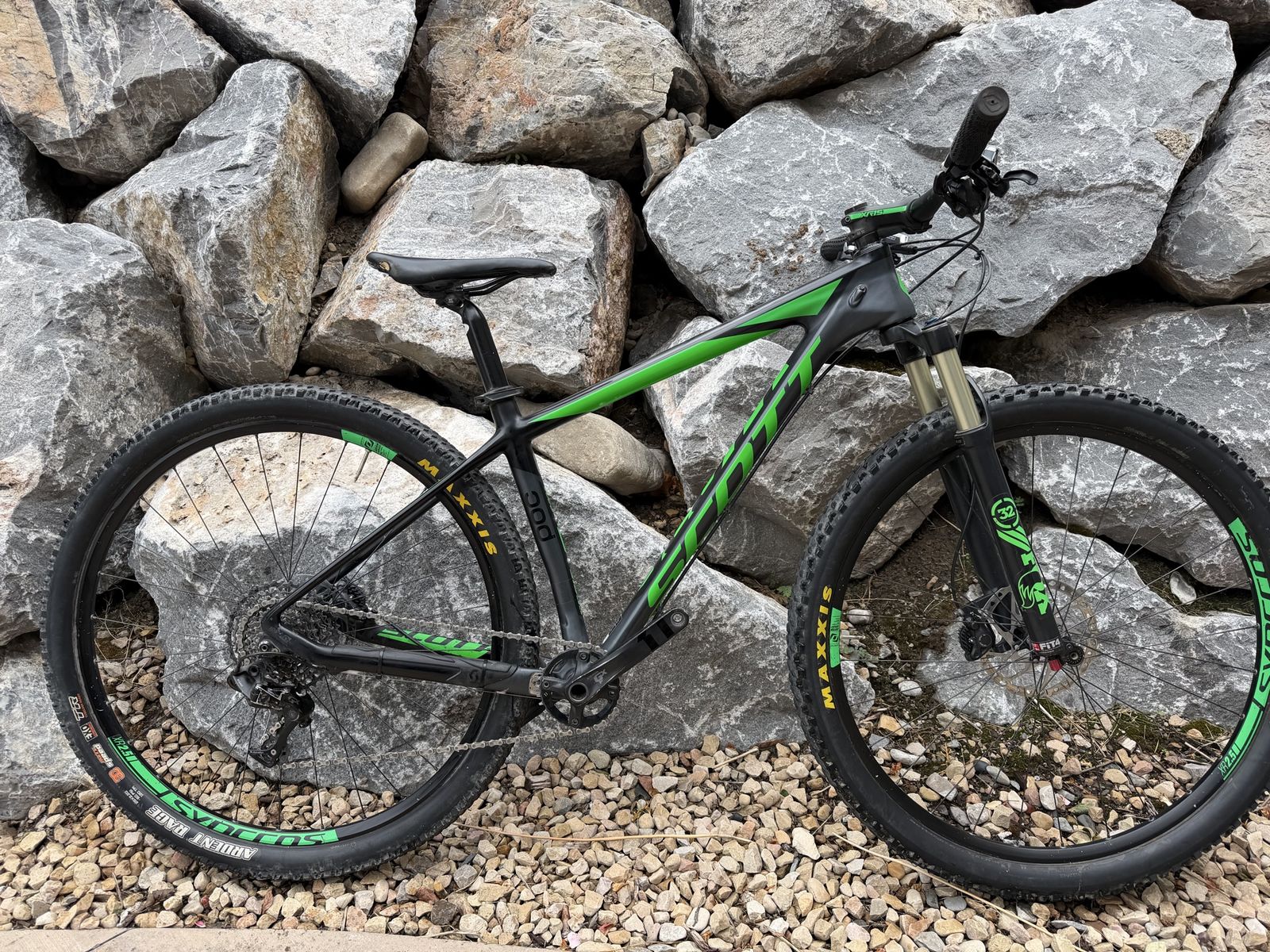 Scott Scale 920 Mountain Bike - Carbon Frame—Medium | Hardtail, Fox Suspension