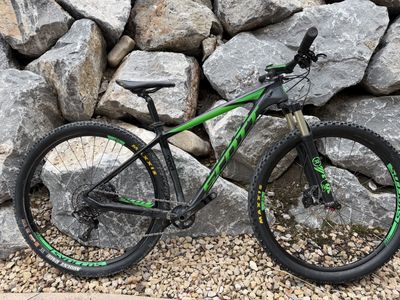 Scott Scale 920 Mountain Bike - Carbon Frame—Medium | Hardtail, Fox Suspension